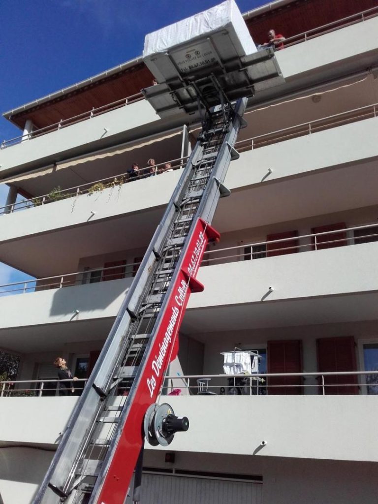 Mudanzas con elevador Barcelona Málaga